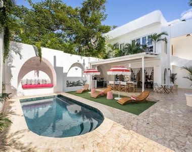 1507 Mirsonia - Photo Thumbnail 1