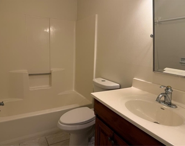 702 Country Lane Ne - Photo Thumbnail 14