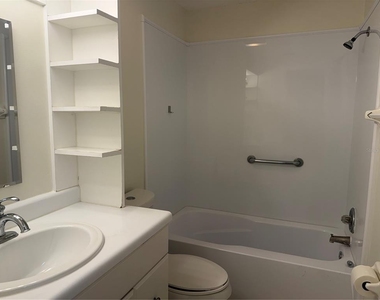 702 Country Lane Ne - Photo Thumbnail 18