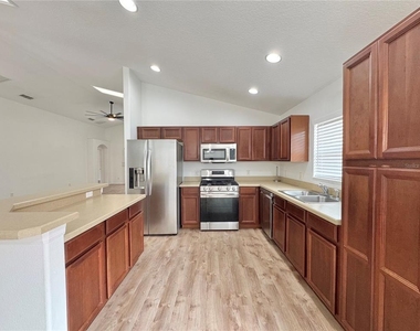 502 Viola Drive - Photo Thumbnail 7
