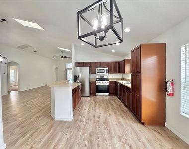 502 Viola Drive - Photo Thumbnail 6