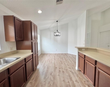 502 Viola Drive - Photo Thumbnail 11
