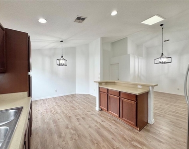 502 Viola Drive - Photo Thumbnail 10
