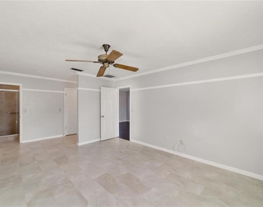2700 Se 35th Street - Photo Thumbnail 12