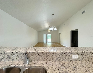 908 Columbia Lane - Photo Thumbnail 2