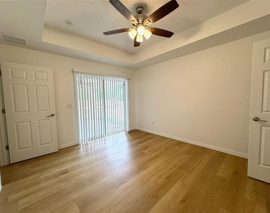 908 Columbia Lane - Photo Thumbnail 9