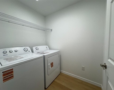 908 Columbia Lane - Photo Thumbnail 15