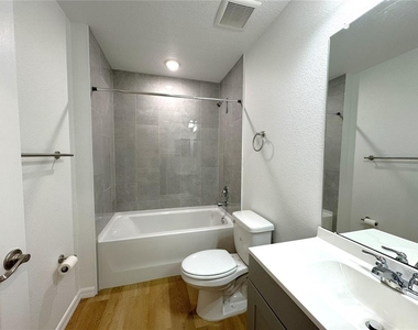 908 Columbia Lane - Photo Thumbnail 6