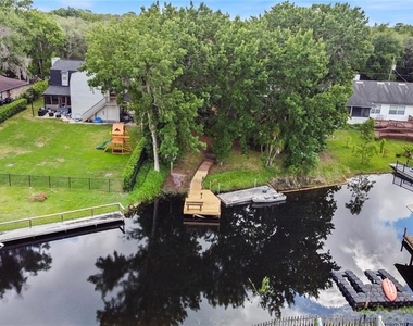 240 Maureen Drive - Photo Thumbnail 6