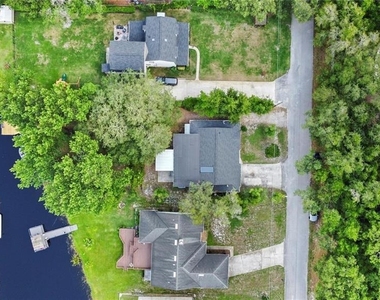 240 Maureen Drive - Photo Thumbnail 9