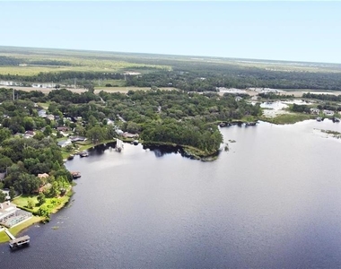 240 Maureen Drive - Photo Thumbnail 17