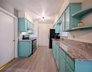 240 Maureen Drive - Photo Thumbnail 34