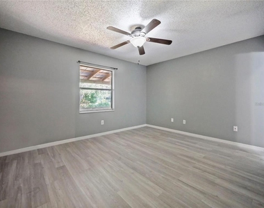 240 Maureen Drive - Photo Thumbnail 26