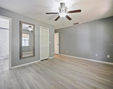 240 Maureen Drive - Photo Thumbnail 5