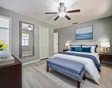 240 Maureen Drive - Photo Thumbnail 4