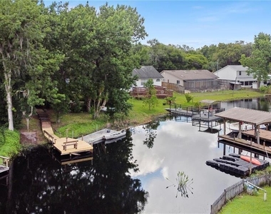240 Maureen Drive - Photo Thumbnail 7