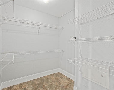204 E South Street - Photo Thumbnail 20