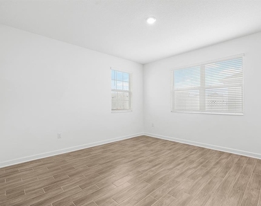 3053 Ella Way - Photo Thumbnail 9