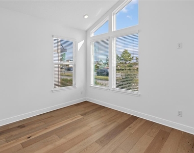 2926 Sailhouse Drive - Photo Thumbnail 4