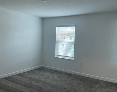 5643 Quiet Palm Loop - Photo Thumbnail 5