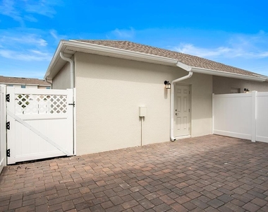 5643 Quiet Palm Loop - Photo Thumbnail 2