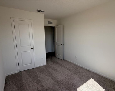 807 Lynx St - Photo Thumbnail 8