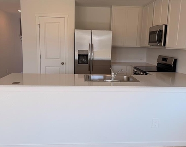 807 Lynx St - Photo Thumbnail 16