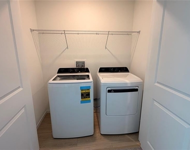807 Lynx St - Photo Thumbnail 7