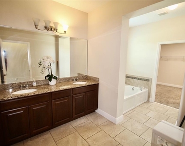1073 Cavan Drive - Photo Thumbnail 12