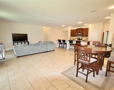 1073 Cavan Drive - Photo Thumbnail 4