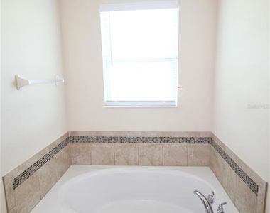 1073 Cavan Drive - Photo Thumbnail 13