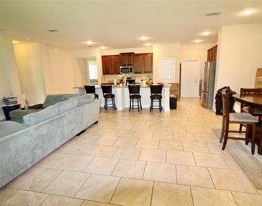 1073 Cavan Drive - Photo Thumbnail 3