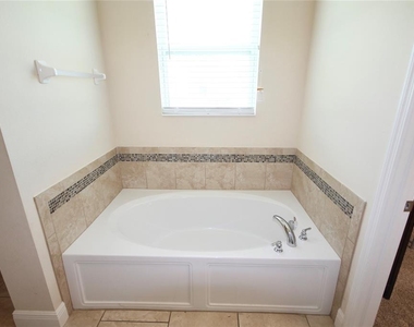 1073 Cavan Drive - Photo Thumbnail 14