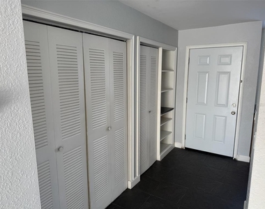 2568 Woodgate Boulevard - Photo Thumbnail 14