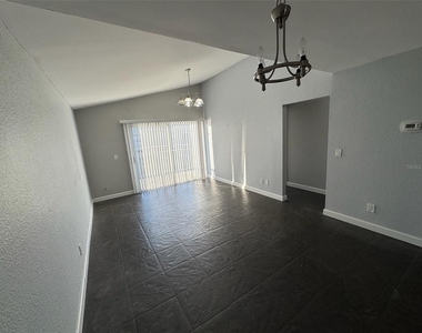 2568 Woodgate Boulevard - Photo Thumbnail 12