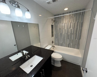 2568 Woodgate Boulevard - Photo Thumbnail 15