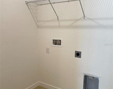 908 Anna Place - Photo Thumbnail 5