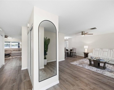 1933 Fairview Drive - Photo Thumbnail 3