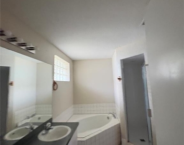 142 Lindale Street - Photo Thumbnail 14