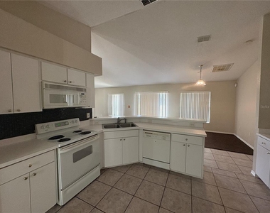 142 Lindale Street - Photo Thumbnail 6