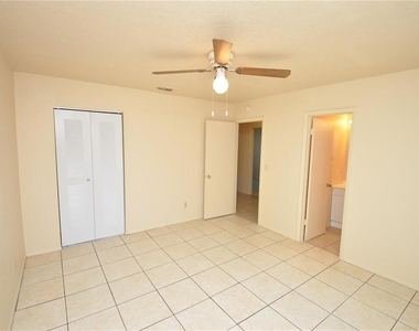 1743 Avenue C Ne - Photo Thumbnail 8