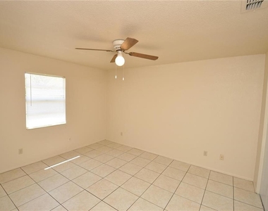 1743 Avenue C Ne - Photo Thumbnail 11