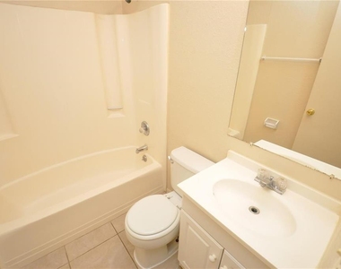 1743 Avenue C Ne - Photo Thumbnail 9