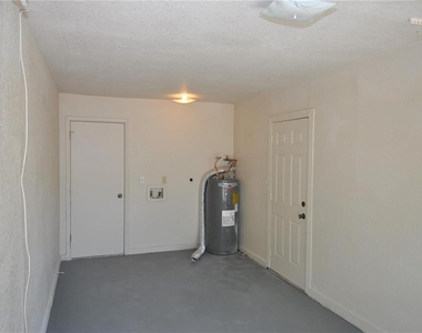 1743 Avenue C Ne - Photo Thumbnail 12