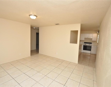 1743 Avenue C Ne - Photo Thumbnail 4