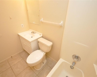 1743 Avenue C Ne - Photo Thumbnail 10