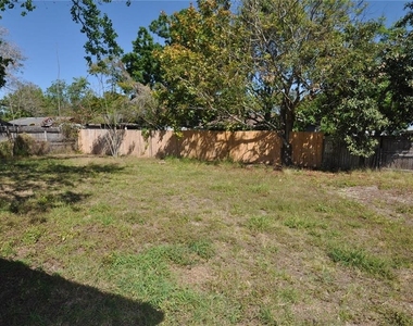 1743 Avenue C Ne - Photo Thumbnail 13