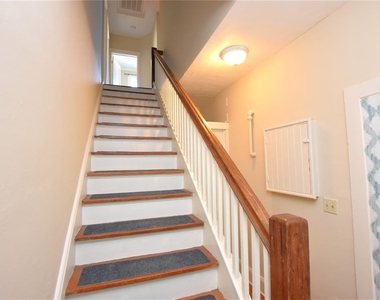 709 1/2 Park Hill Avenue - Photo Thumbnail 4