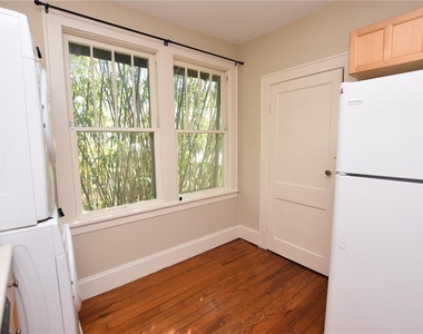 709 1/2 Park Hill Avenue - Photo Thumbnail 10
