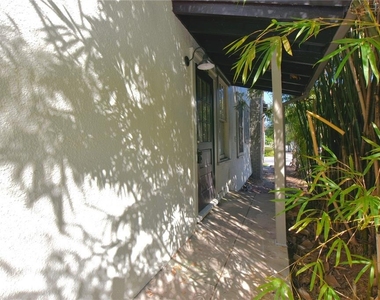 709 1/2 Park Hill Avenue - Photo Thumbnail 1